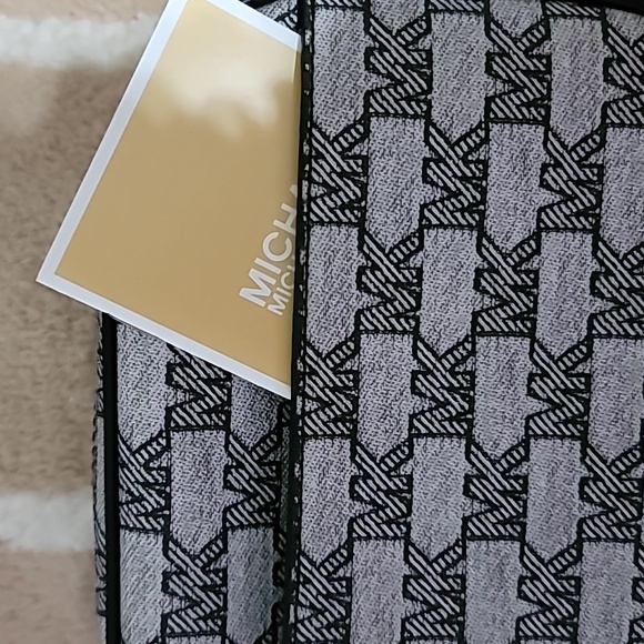 Michael Kors Crossbody - Picture 6 of 12